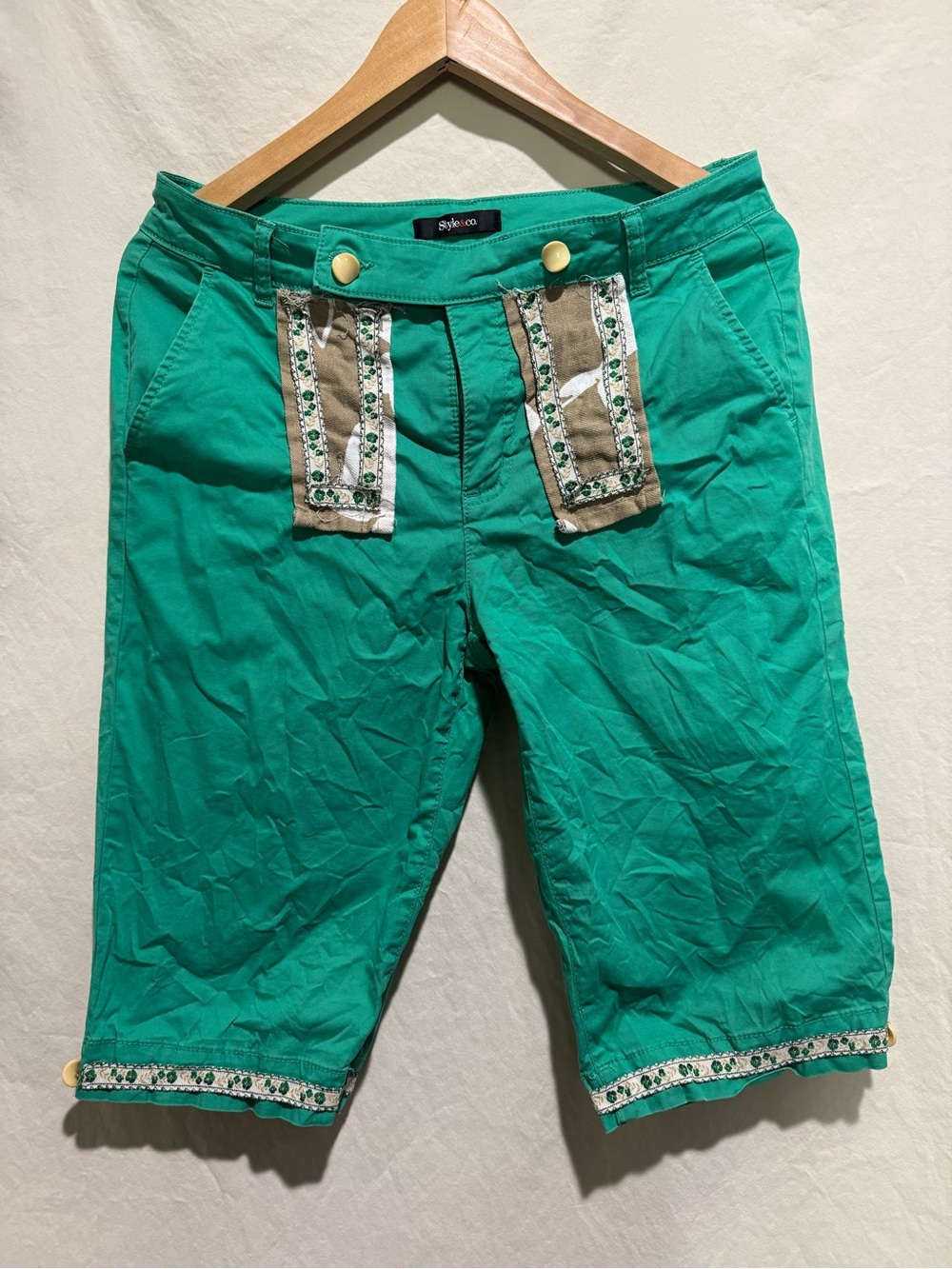 Green Embellished Women's Knee-Length “Leiderhosen”